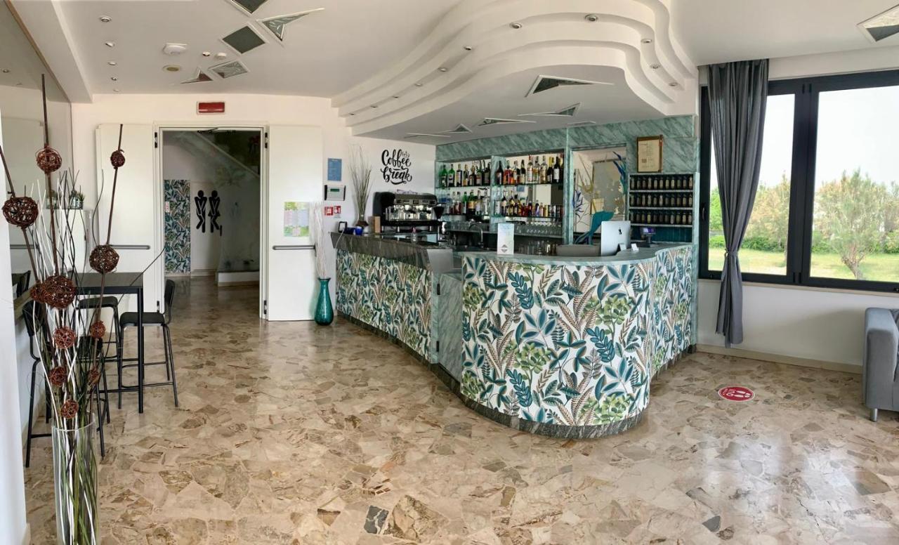 Hotel Tritone 里米尼 外观 照片