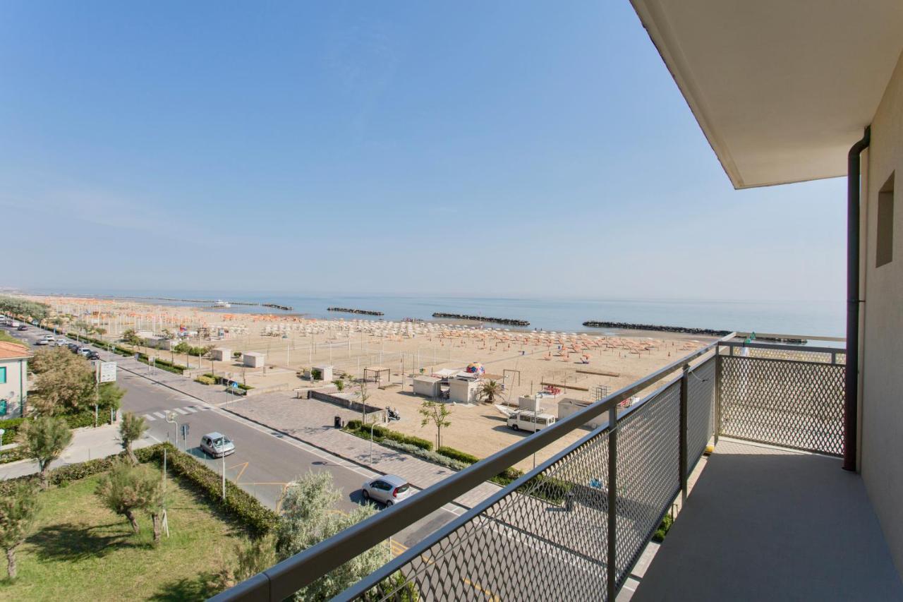 Hotel Tritone 里米尼 外观 照片