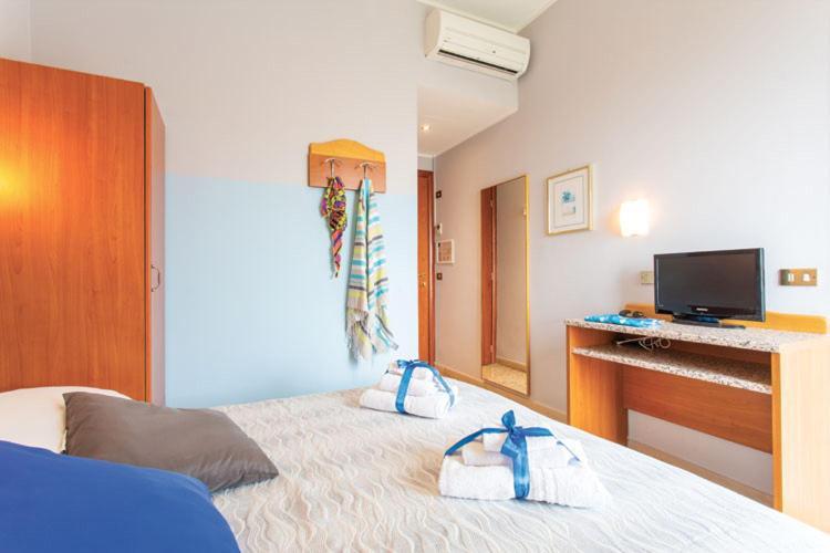 Hotel Tritone 里米尼 外观 照片