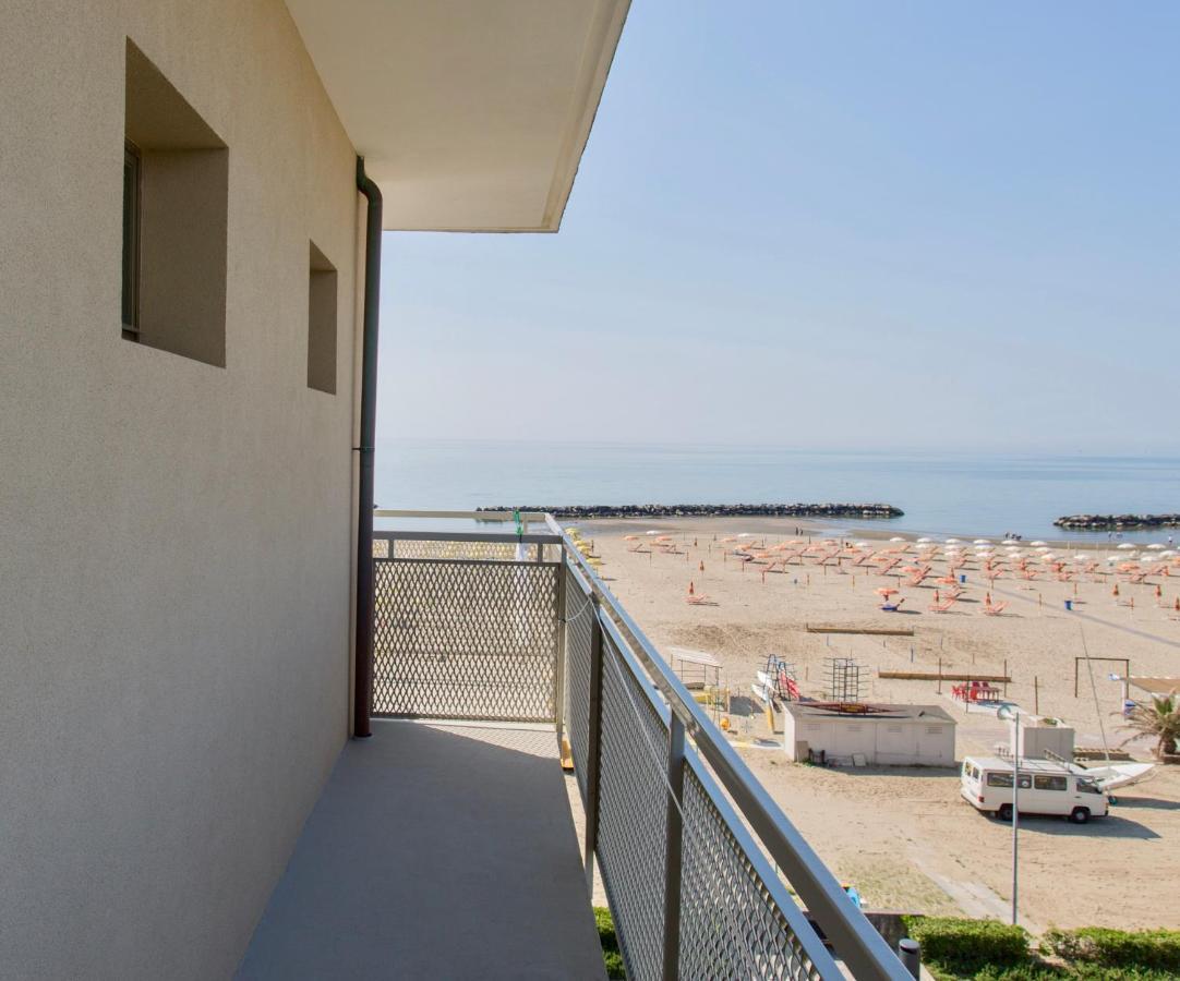 Hotel Tritone 里米尼 外观 照片