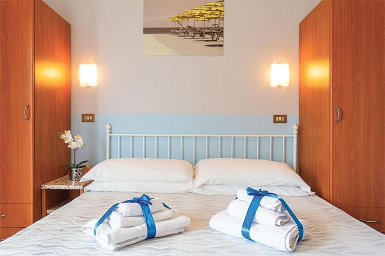 Hotel Tritone 里米尼 外观 照片