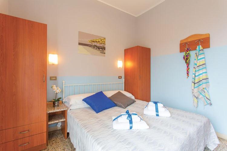 Hotel Tritone 里米尼 外观 照片